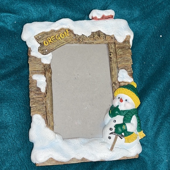 Adorable U of O Snowman Picture Frame 4x6” Photos Team Spirit Oregon Cabin - Picture 7 of 7